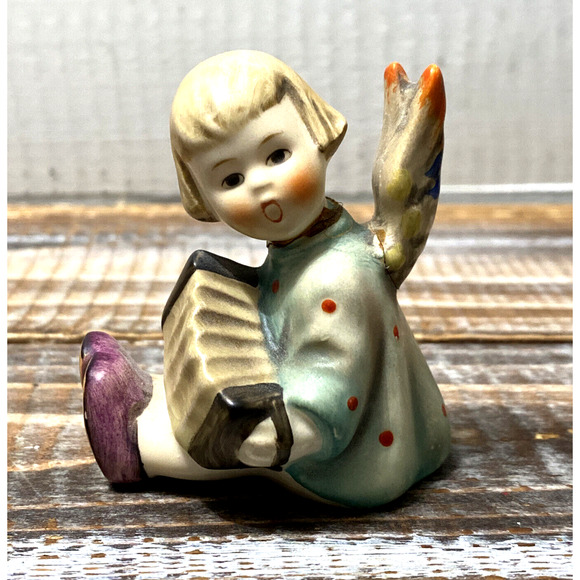 Vintage Goebel Angel Sitting Playing an Acordian 2.5" Tall West Germany - Picture 8 of 11